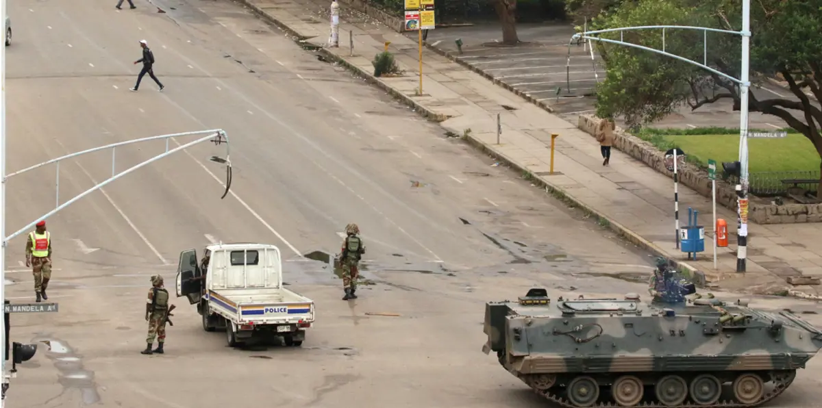 وسط دعوات لضبط النفس.. الغموض يلف زيمبابوي بعد سيطرة الجيش على السلطة