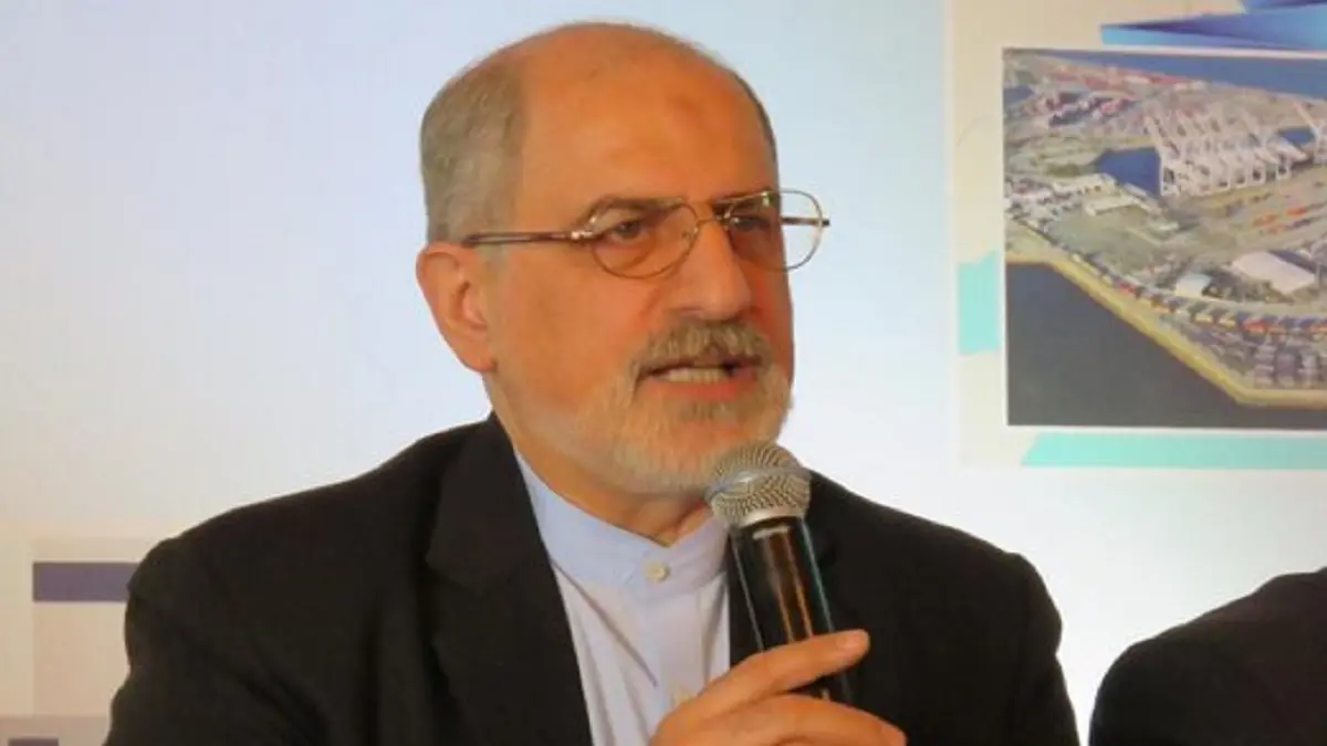 مسؤول إيراني يحذر من انهيار النظام المصرفي