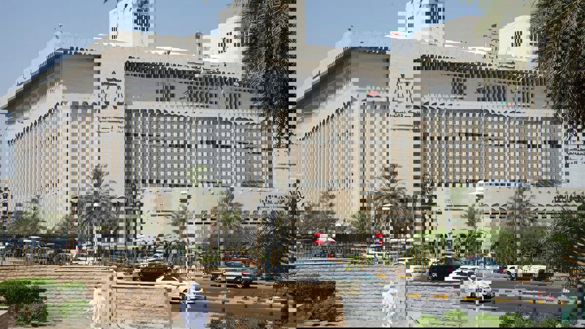 الكويت.. عربي يستغل وفاة قس أوروبي ويستولي على 5 ملايين دينار من حسابه