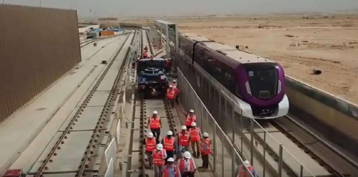 السعودية تجري أول اختبار تشغيلي لمشروع قطار الرياض (فيديو)