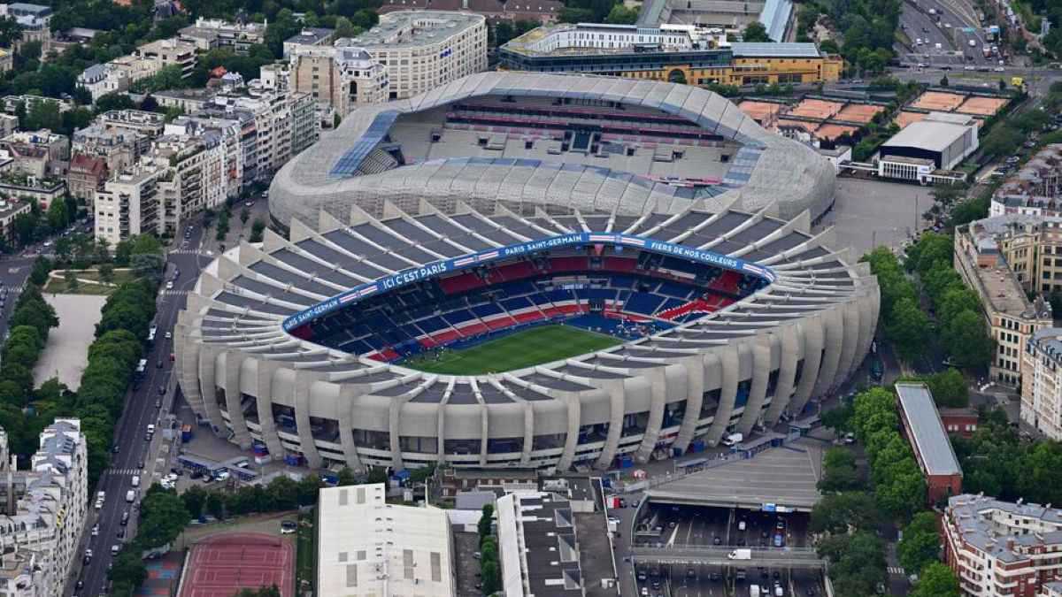 مسؤول سياسي فرنسي يتعهد ببيع ملعب "بارك دي برانس" حال فوزه في الانتخابات