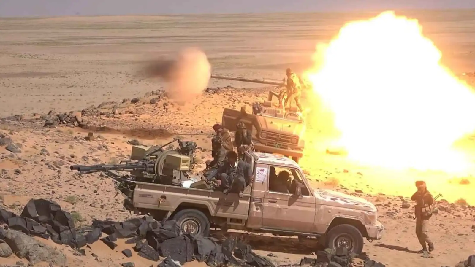 قتلى وجرحى بمواجهات عنيفة بين الجيش اليمني وميليشيا الحوثي (فيديو)