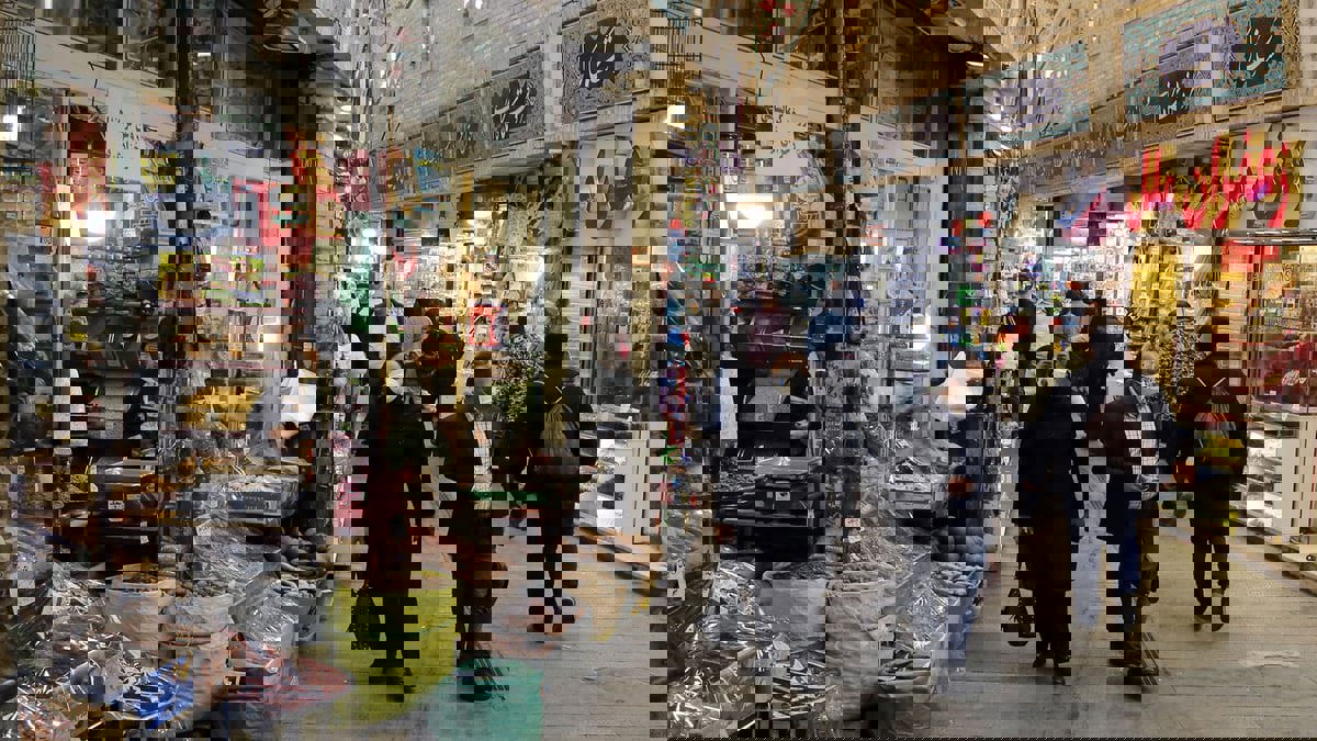 الأزمة الاقتصادية تطال المطاعم وسوق البضائع المستعملة في إيران