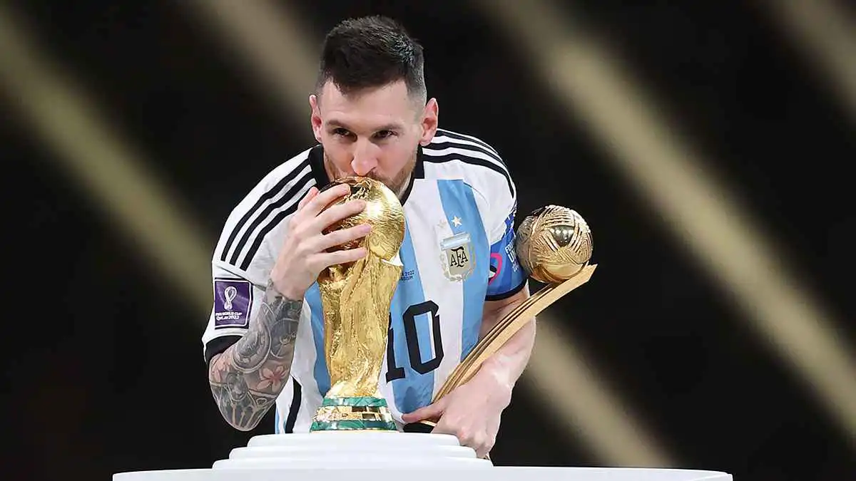 لا ينسى التاريخ.. ميسي يحتفل بالذكرى الثالثة لتتويجه بكأس العالم (صورة)