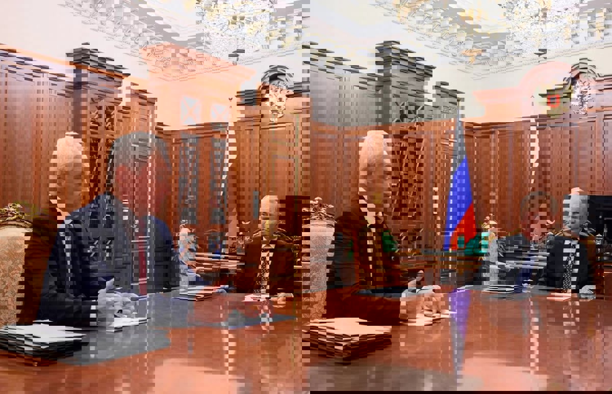 بينهم ابنة عمه.. بوتين يعين 12 نائبا جديدا لوزير الدفاع