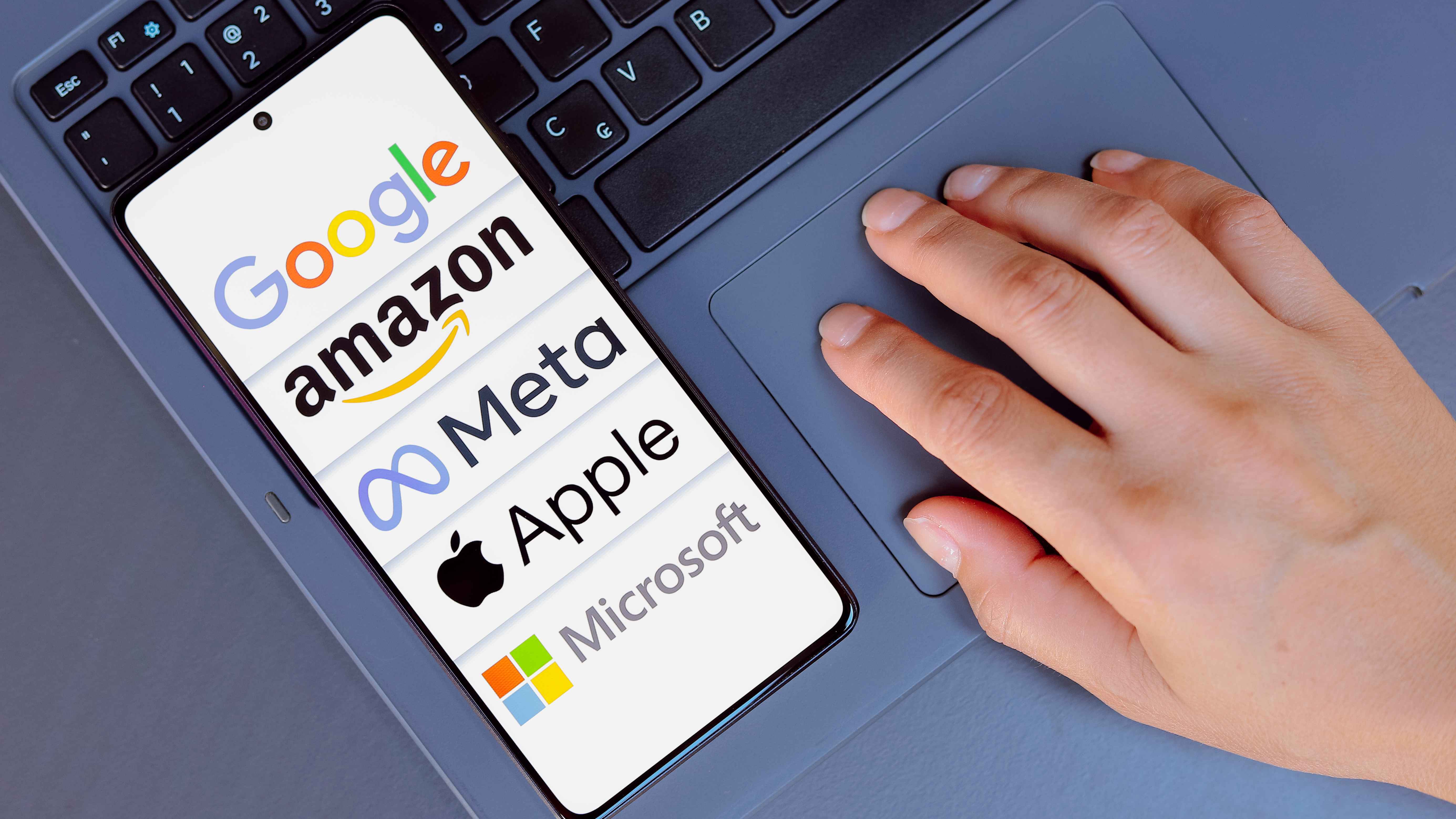 "أبل" تطلق خرائطها للجميع على الويب .. هل تنافس "غوغل"؟