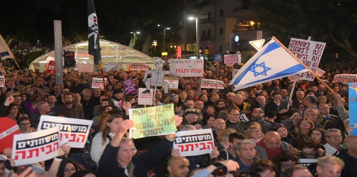 آلاف الإسرائيليين يطالبون بتسريع التحقيق مع نتنياهو بقضايا الفساد‎ (صور)