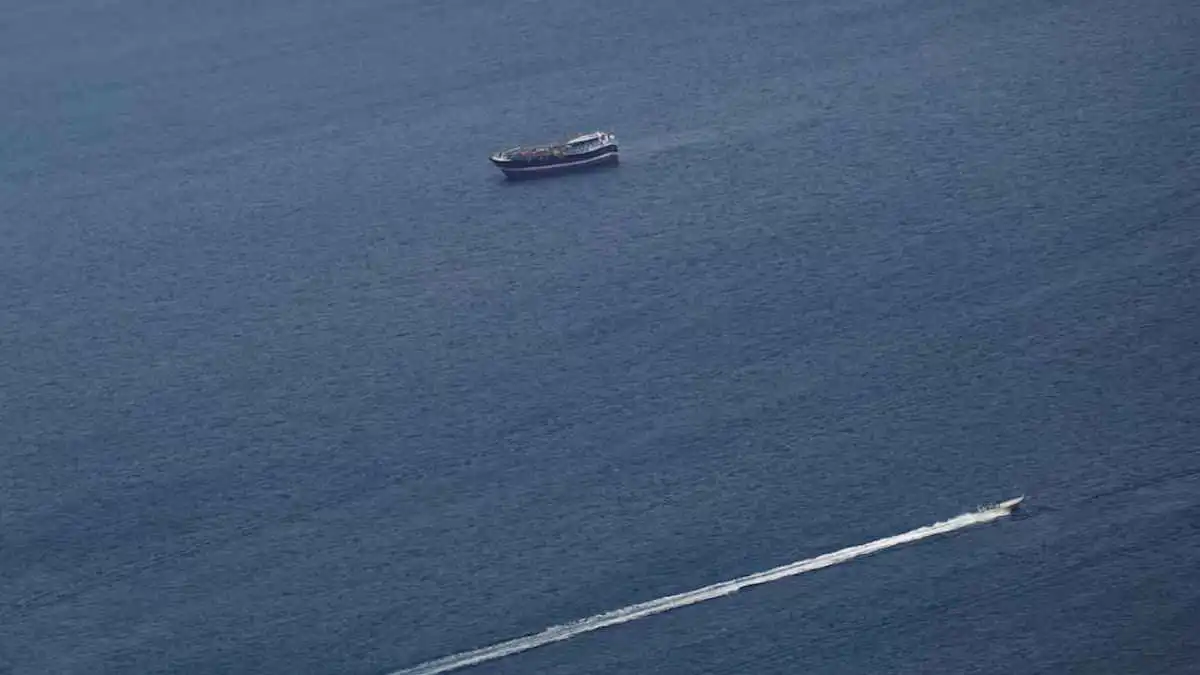 البحرية التايلاندية تقدم مساعدة عاجلة لسفينة في مضيق هرمز