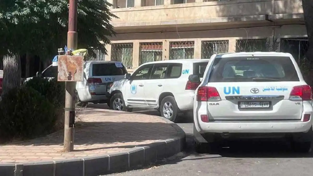 وسط استياء وجثامين في ريفها.. وفد أممي في مستشفى السويداء