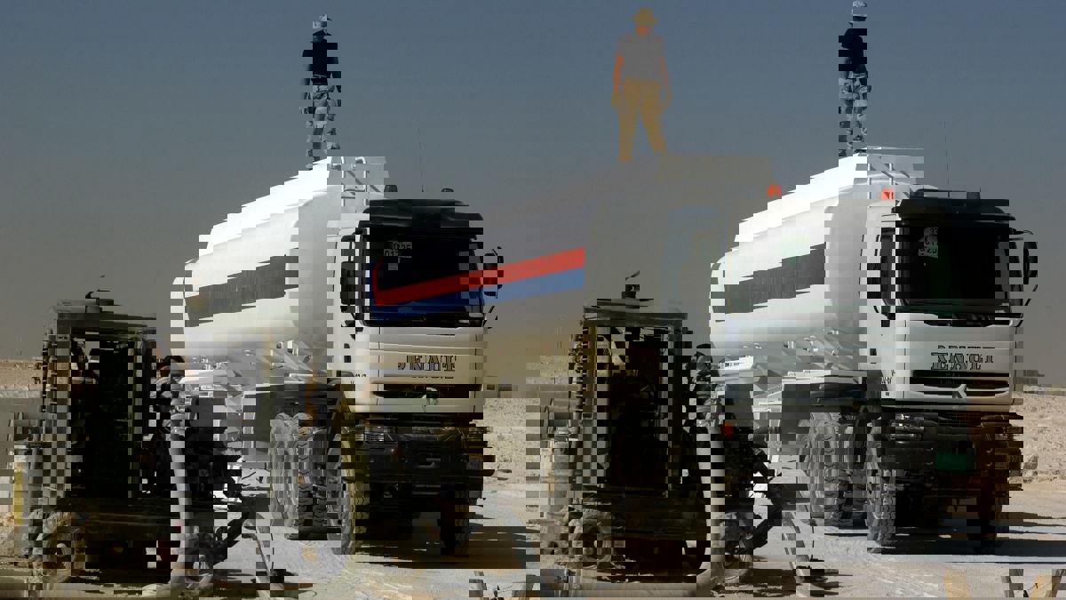 رغم طلب قطر خفضه للنصف.. إسرائيل تقرر إعادة ضخ كمية الوقود بشكل كامل إلى غزة‎