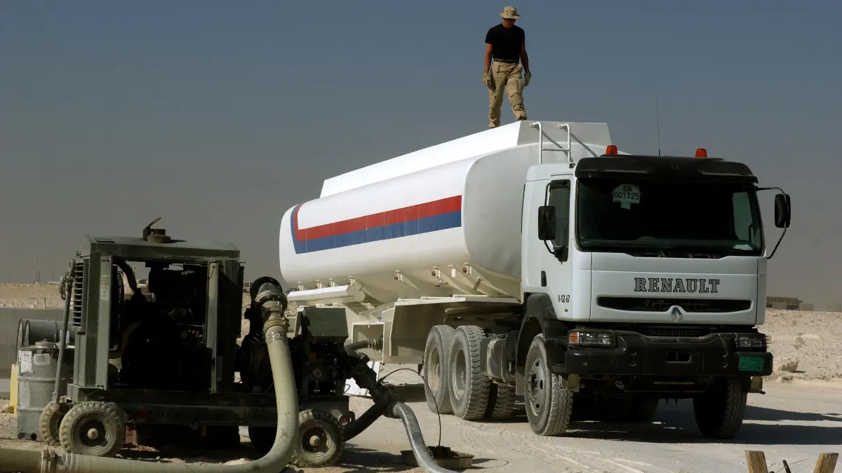 رغم طلب قطر خفضه للنصف.. إسرائيل تقرر إعادة ضخ كمية الوقود بشكل كامل إلى غزة‎