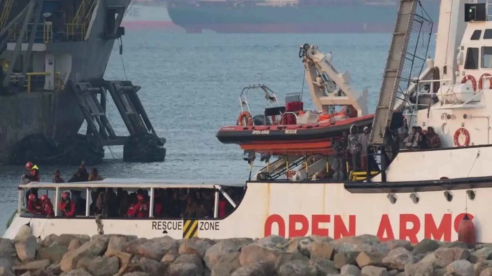 إسبانيا تمنع رسو سفينتين أمريكيتين تحملان أسلحة لإسرائيل