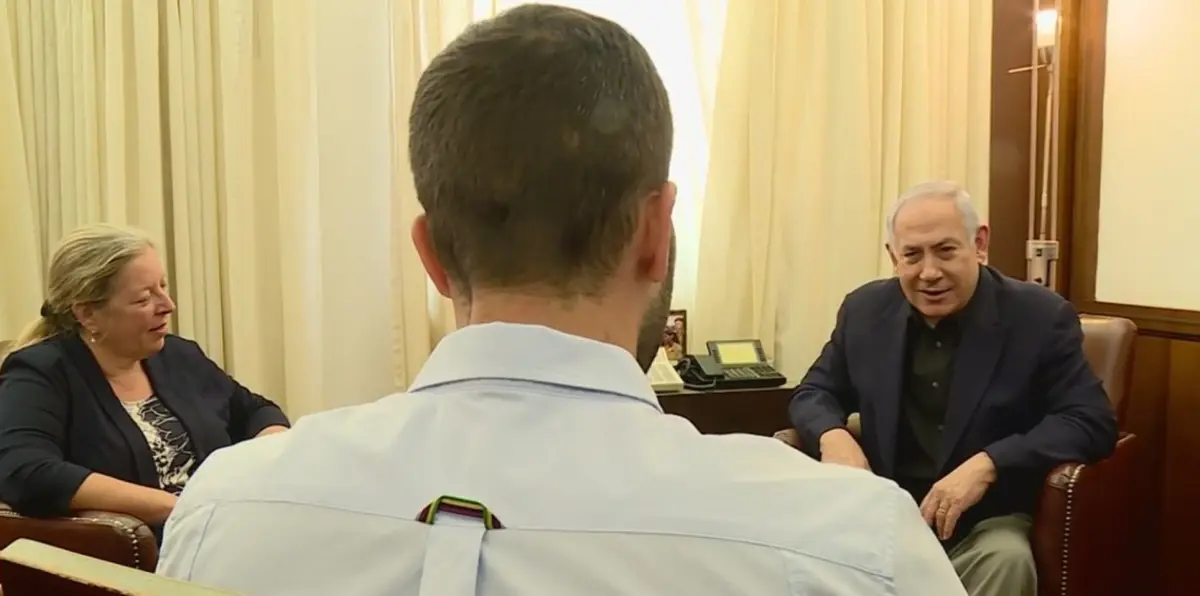 بالفيديو.. تعرّف على تفاصيل الحوار الذي دار بين نتنياهو وقاتل الأردنيين