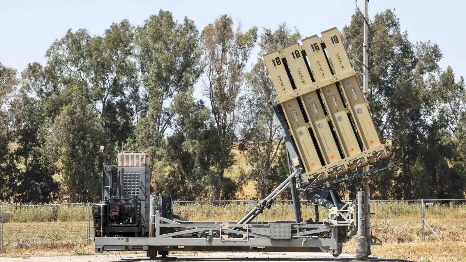 تقرير عبري: هدوء الحوثيين يربك حسابات إسرائيل في إيران