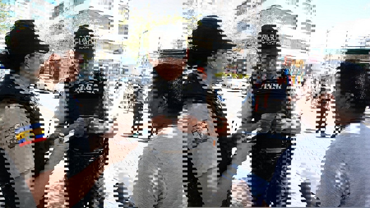 الإكوادور تعتقل إيرانيين اثنين يحملان جوازي سفر إسرائيليين مزورين (صور)