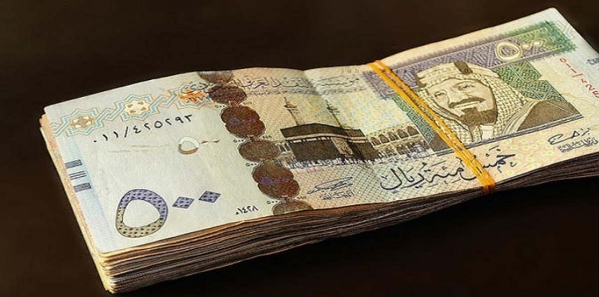 السعودية ملتزمة في سياسة ربط الريال بالدولار