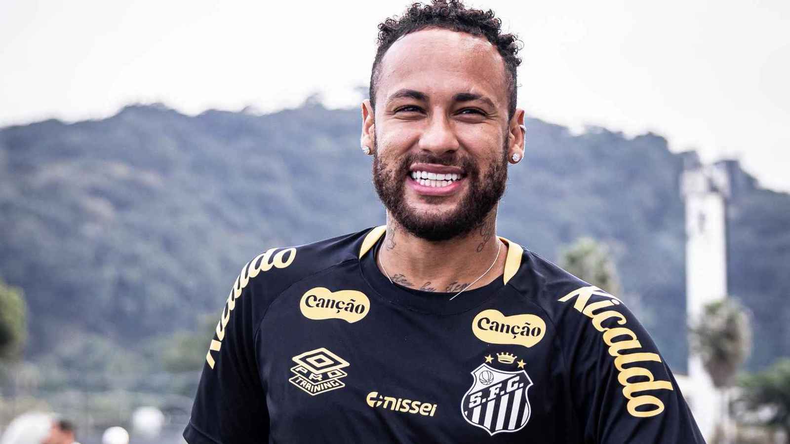 باريس سان جيرمان يفاجئ نيمار بهدية ثمينة (صورة)