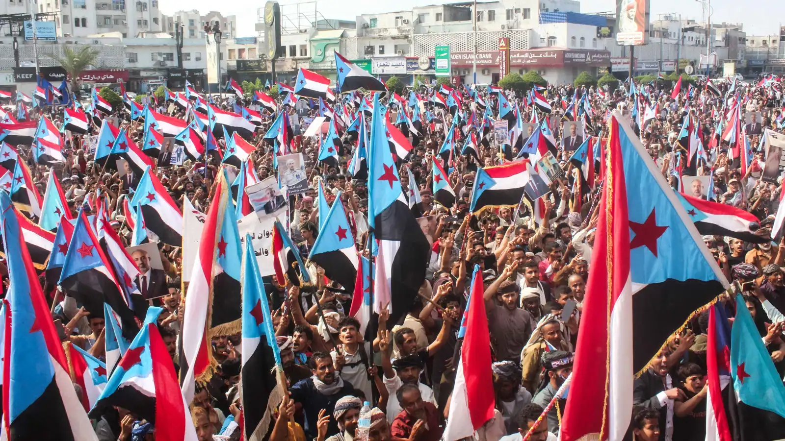 مليونية غضب في عدن.. "الانتقالي الجنوبي" يحشد الجنوب ضد "الإجراءات التعسفية"