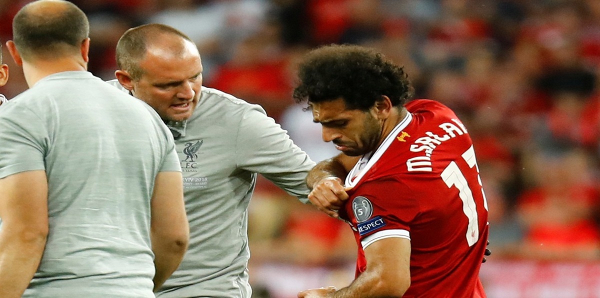 شاهد.. محمد صلاح يبدأ التعافي من إصابة الكتف (صورة)