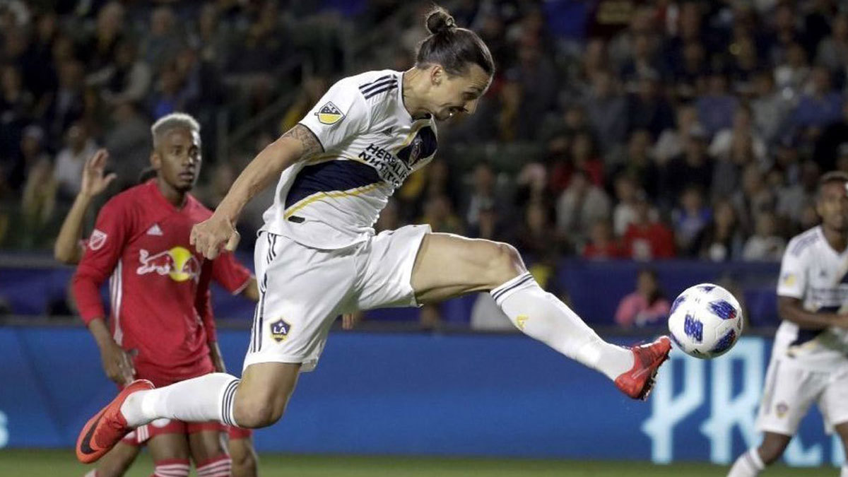 بعد ارتباطه بالانتقال إلى مانشستر يونايتد وإنتر ميلان.. زلاتان إبراهيموفيتش يلمح لنهاية مسيرته مع لوس أنجليس غالاكسي