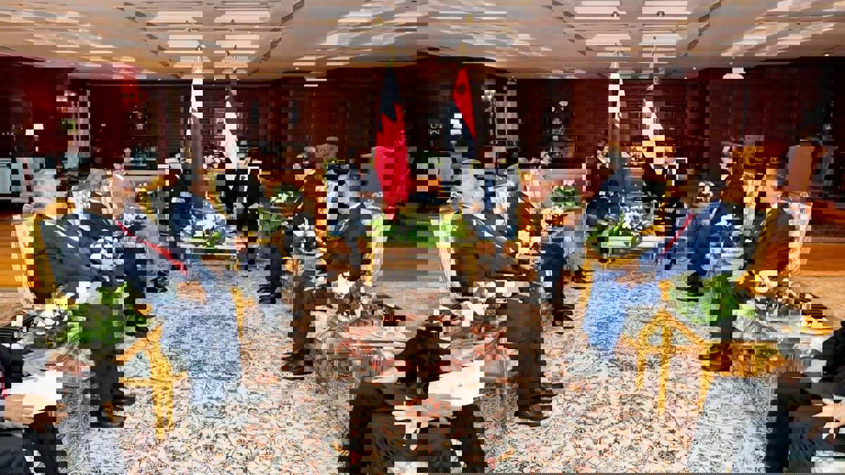 السيسي يبحث تطورات المنطقة مع العاهل البحريني في شرم الشيخ