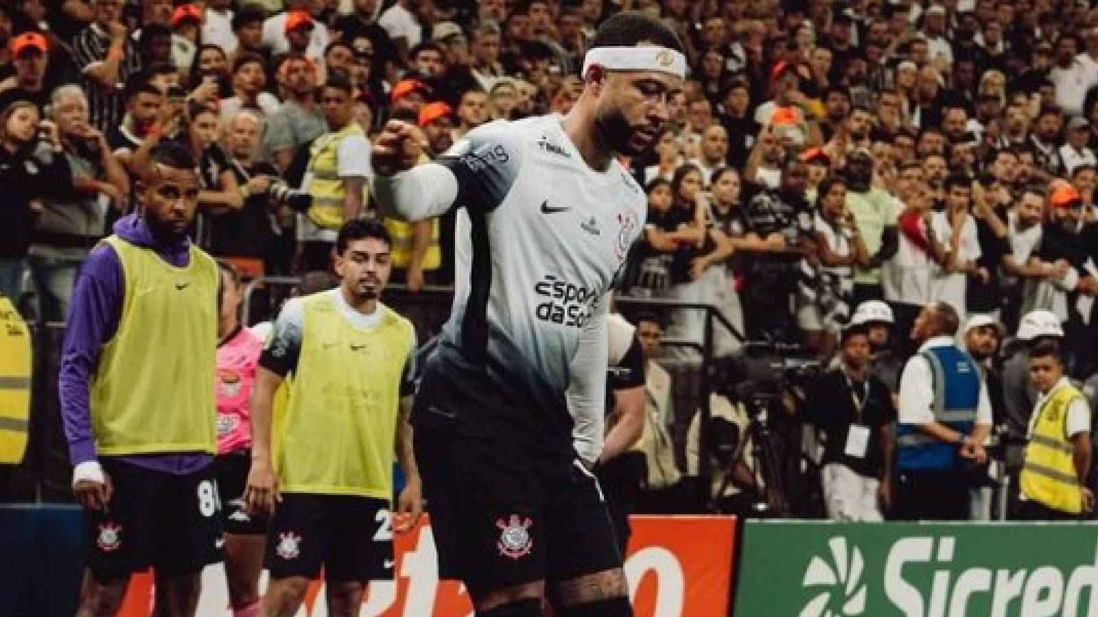 فعلها رمضان صبحي.. قرار بمنع الوقوف على الكرة (فيديو)