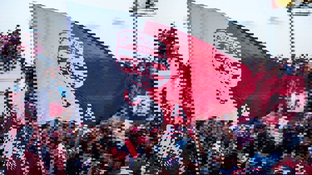 جماهير الأفريقي التونسي تعتصم بالنادي وتطالب برحيل الإدارة (فيديو)