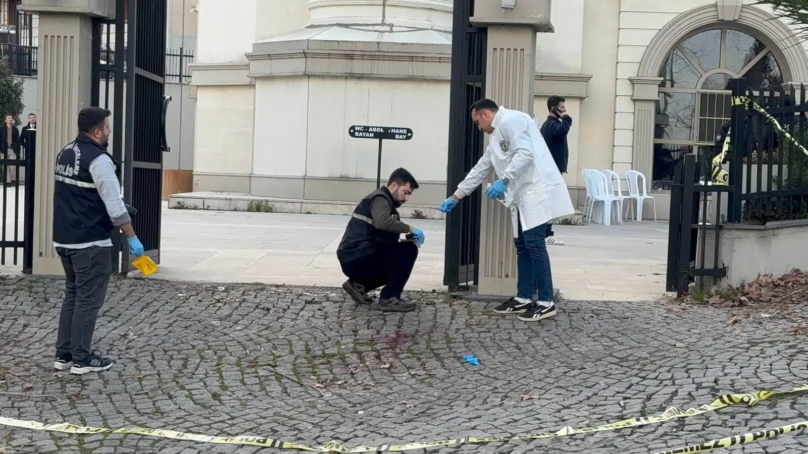 خلاف على الميراث ينتهي بجريمة داخل مسجد في إسطنبول (فيديو)