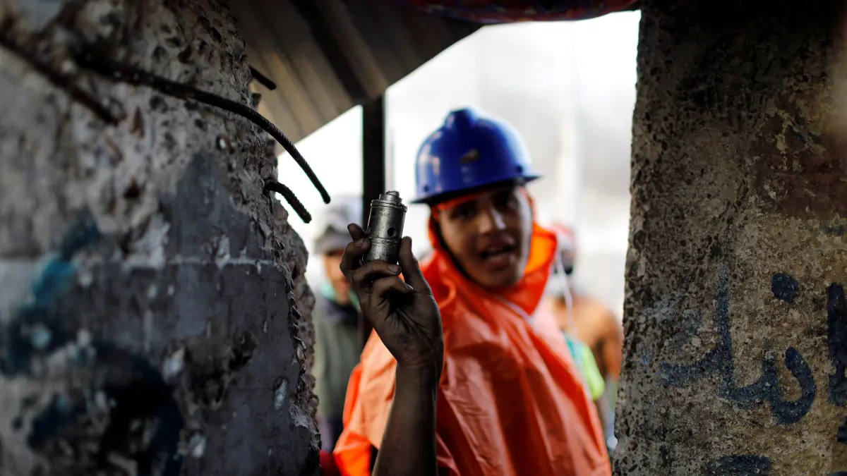 العراق.. مرجع ديني شيعي يفتي بحرمة استخدام القنابل المسيلة للدموع