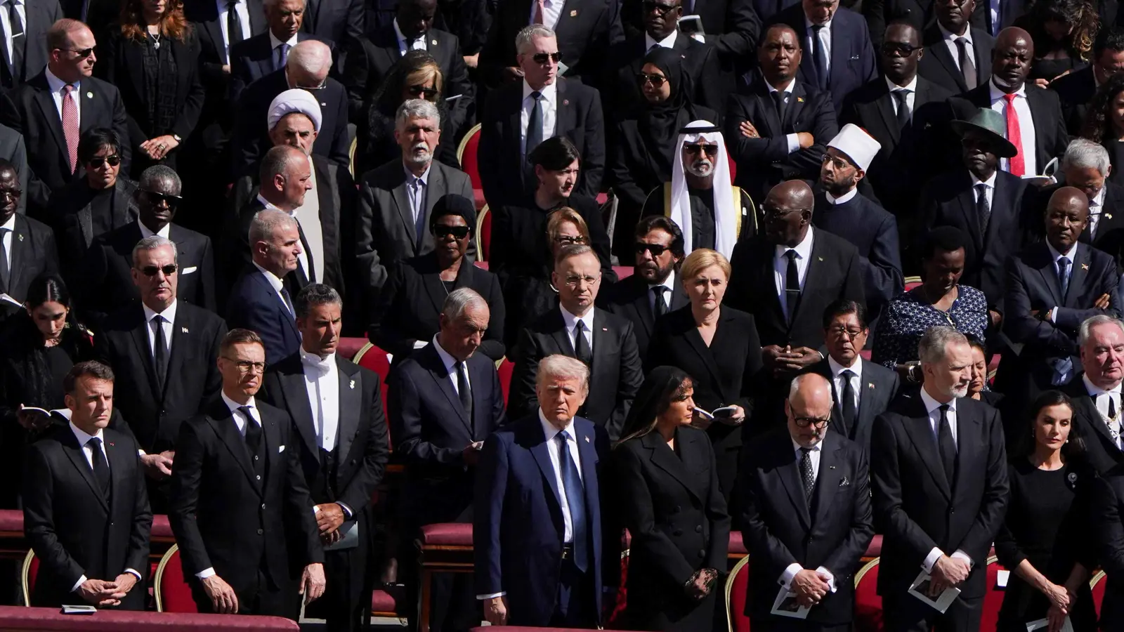 14 ساعة في روما.. لقاءات عابرة لترامب وسط قضايا دولية "عاصفة"