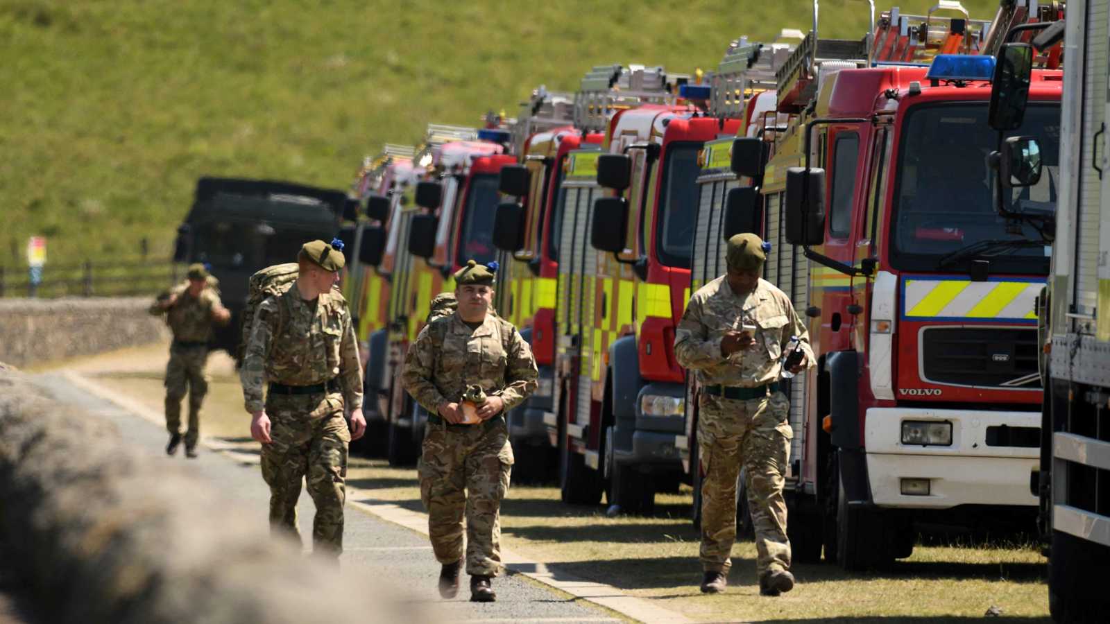 اسكتلندا.. جهود لإخماد حريق هائل في معلم سياحي (فيديو)