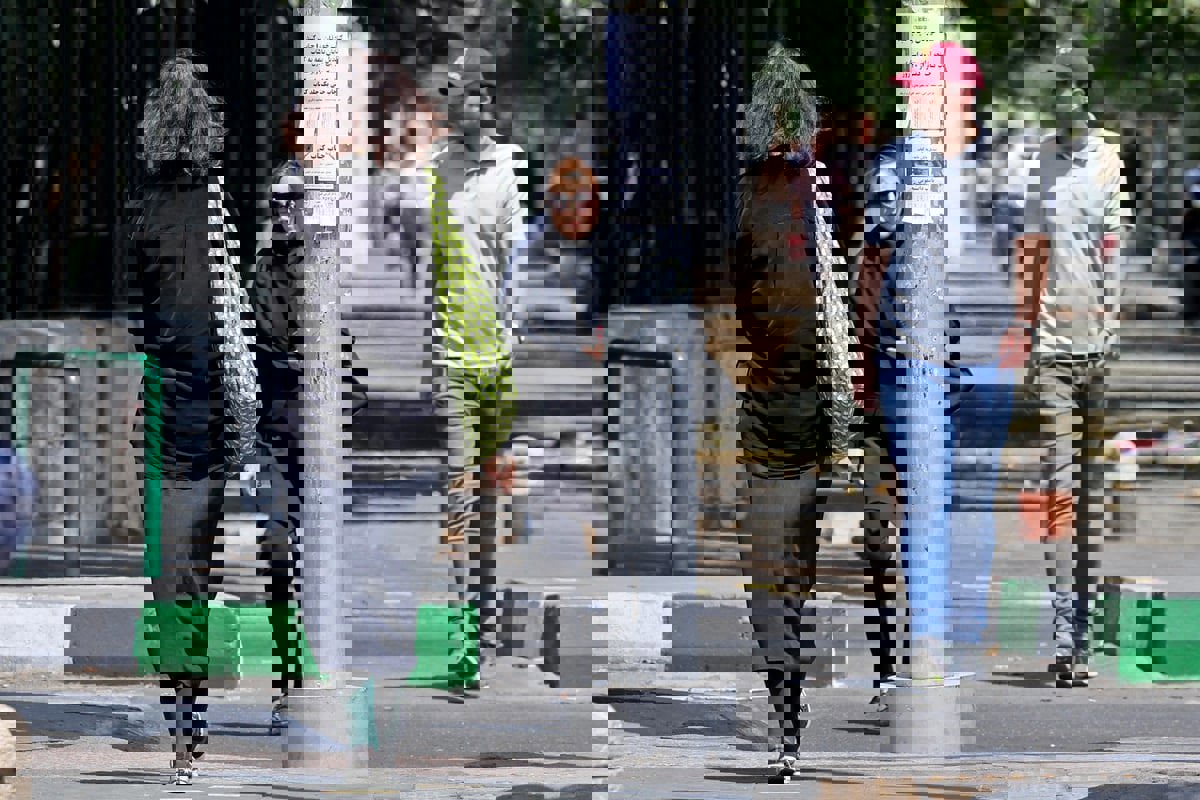 السلطات الإيرانية تحارب المحال التجارية بالحجاب