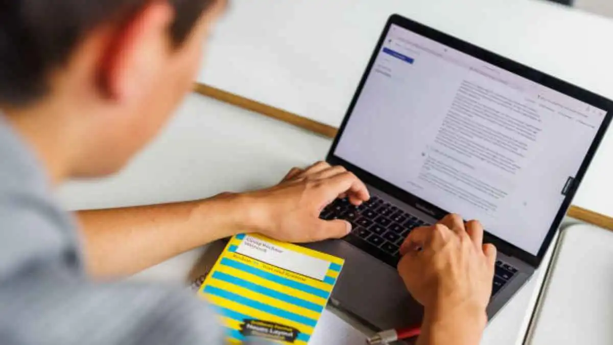 مخاطره تفوق فوائده.. تقرير يحذر من استخدام الذكاء الاصطناعي في التعليم