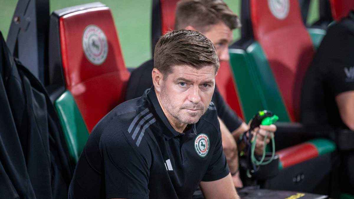 جيرارد أولهما.. أقرب مرشحين لخلافة سلوت في ليفربول