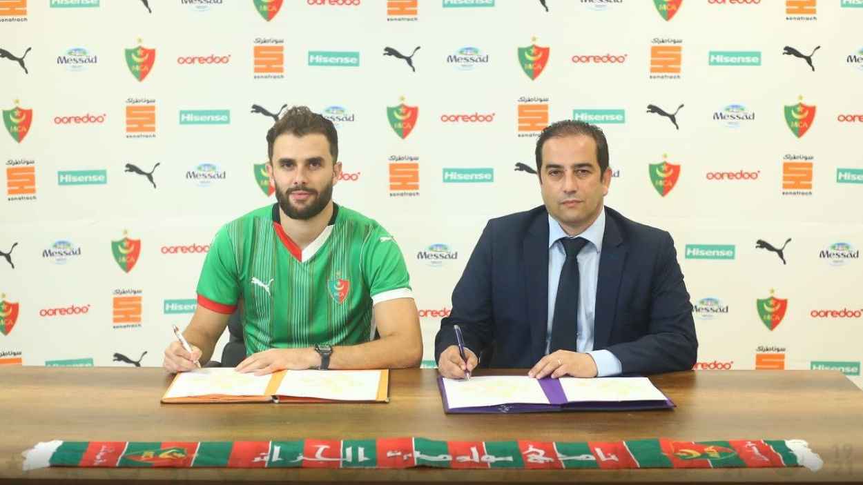 رسميا.. مولودية الجزائر يتعاقد مع الطيب مزياني حتى 2027