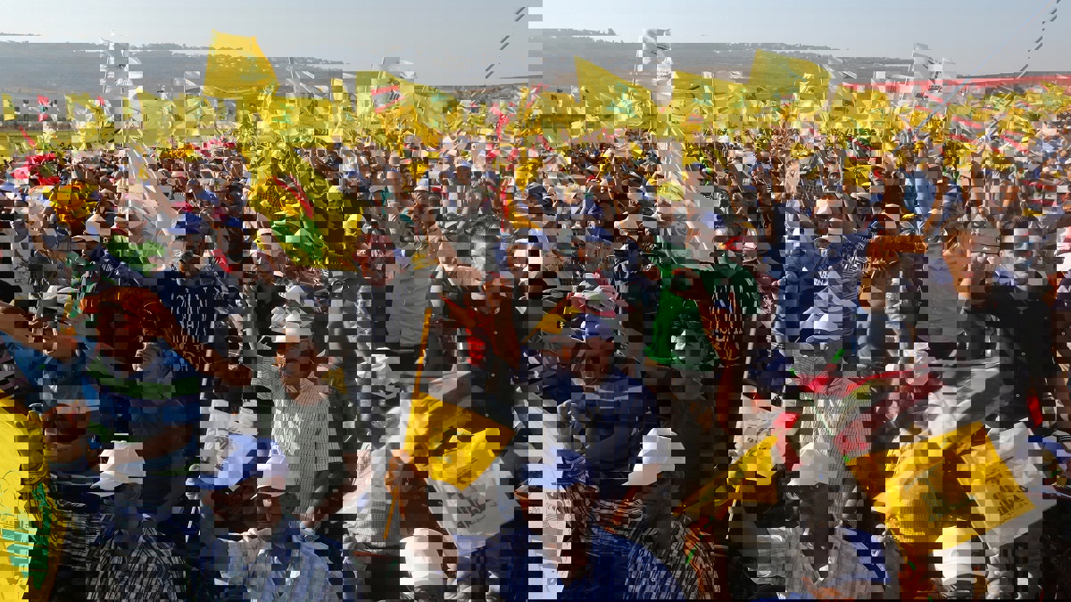 صدى الضغوط من طهران إلى بيروت