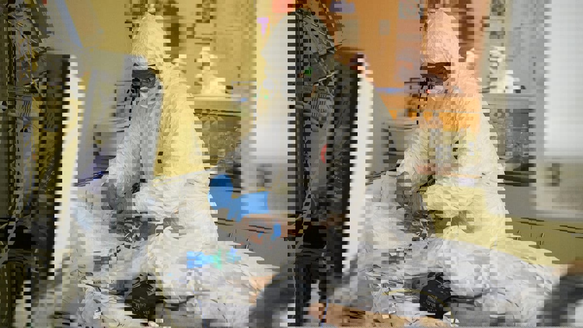 هل تؤذن "أوميكرون" بنهاية جائحة كورونا؟