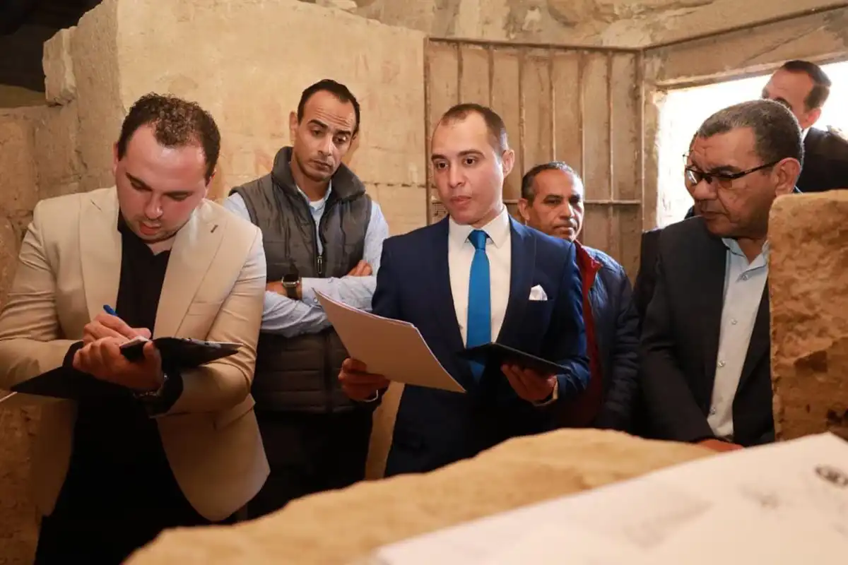 من موقع السرقة