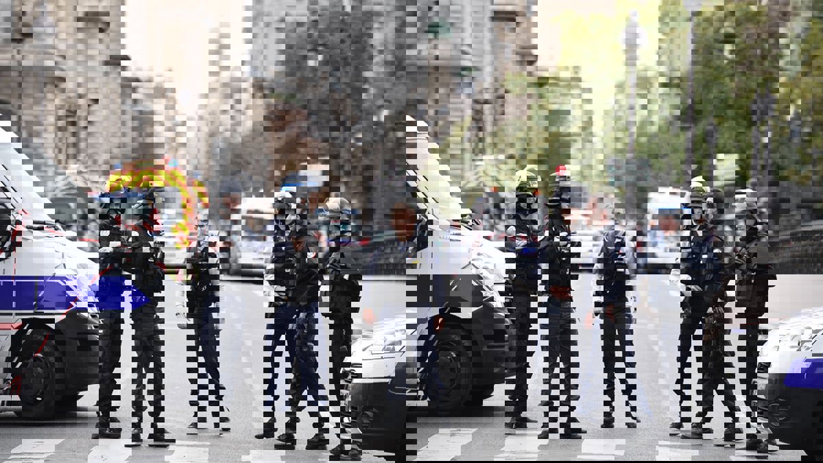 مهاجم يحتجز 6 رهائن في شمال غرب فرنسا