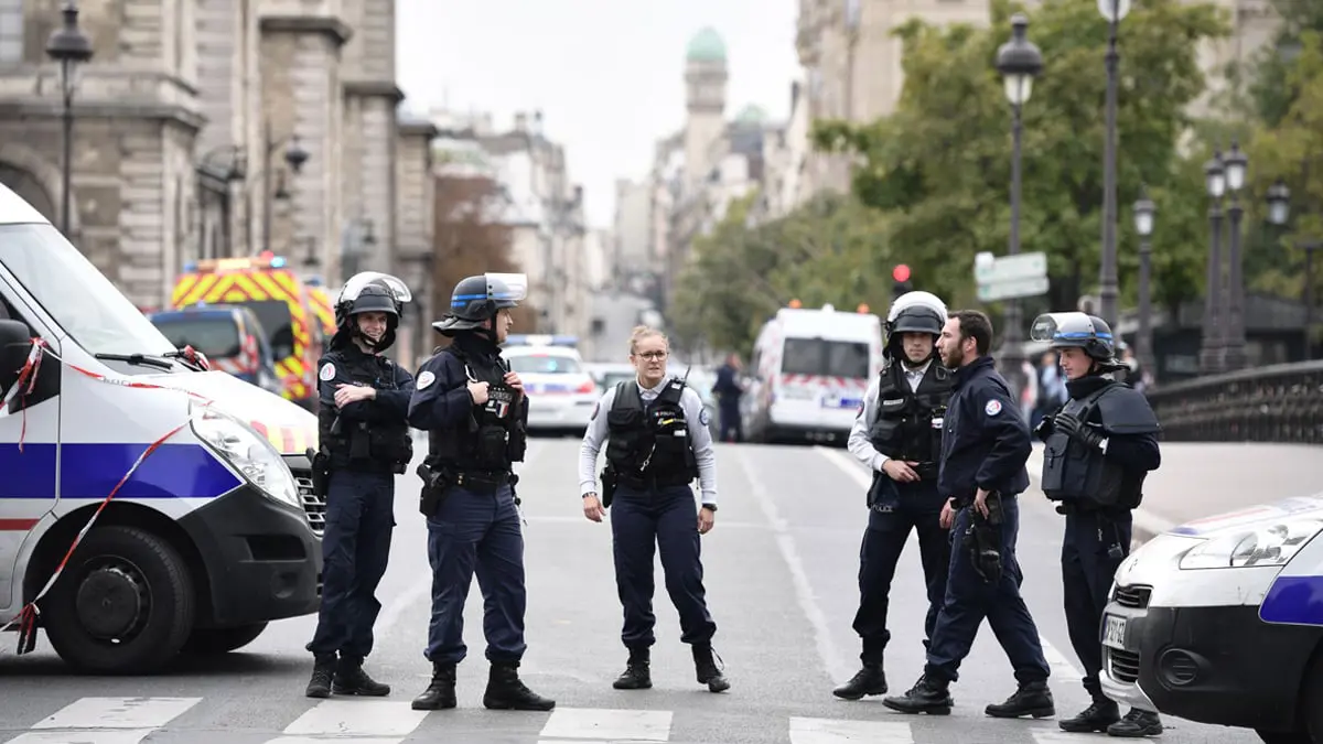 مهاجم يحتجز 6 رهائن في شمال غرب فرنسا