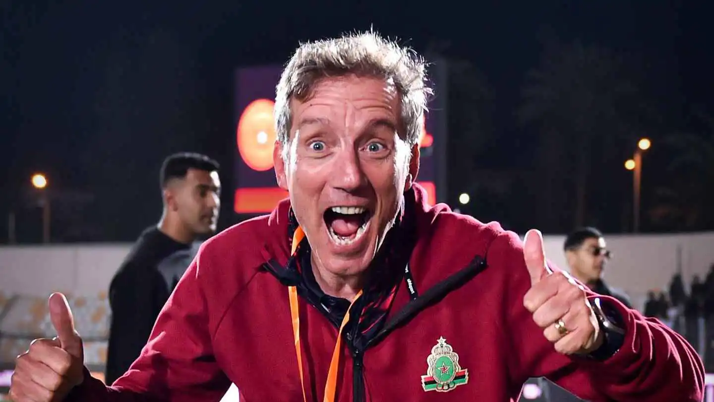 عمل في الأهلي وأحبط الزمالك.. من هو سانتوس قائد معجزة الجيش الملكي المغربي؟