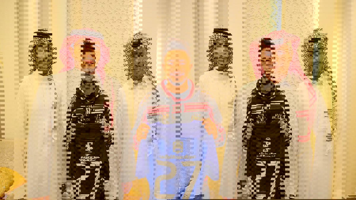 نادي الهلال السعودي يعلن ضم هتان باهبري من الشباب (فيديو وصور)