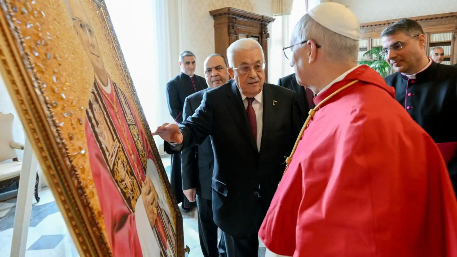 البابا وعباس خلال اللقاء في الفاتيكان