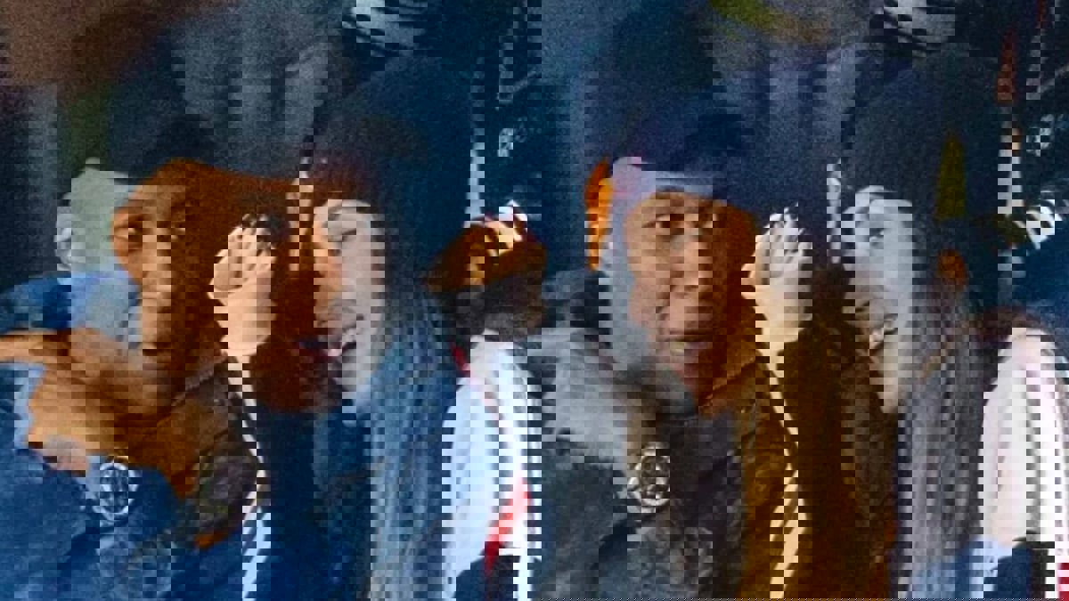 غموض حول صديقة مبابي بعد ظهوره برفقة فتيات خلال الإجازة