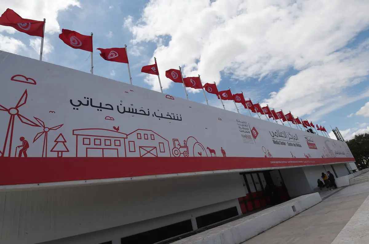 بعد ترشح شخصيات بارزة.. نُذر سباق رئاسي محموم في تونس