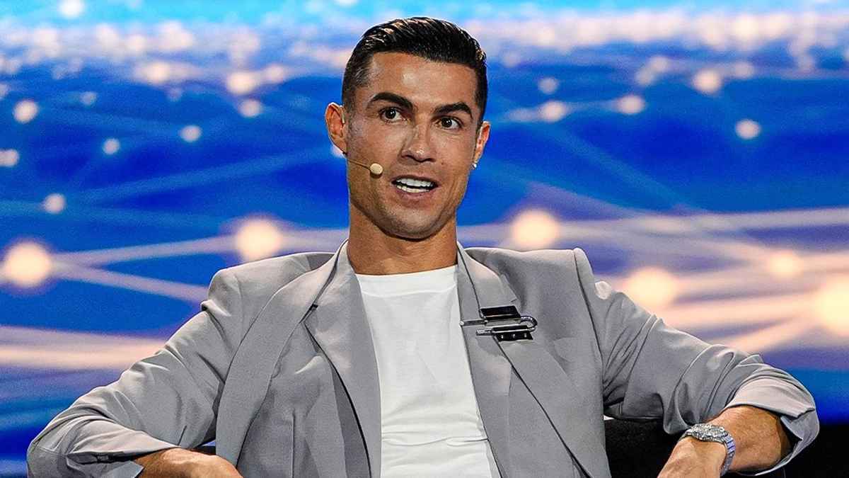 كريستيانو رونالدو: فينيسيوس استحق الكرة الذهبية.. هذا غير عادل (فيديو)