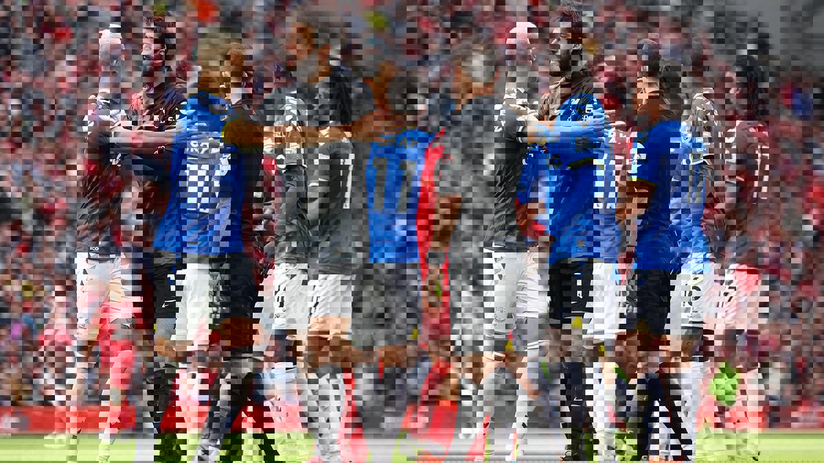 أليسون بيكر يسخر من بيكفورد عقب مباراة ليفربول وإيفرتون بهذه الطريقة (شاهد)