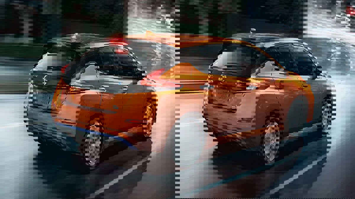 بسعر منخفض ومزايا قياسية.. نيسان تكشف النقاب عن سيارة "Leaf 2022" الكهربائية