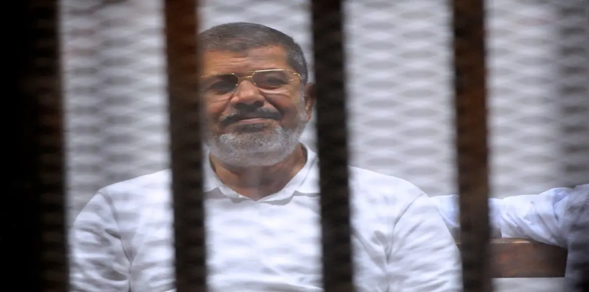 محكمة مصرية توقف محاكمة مرسي في قضية التخابر مع حماس