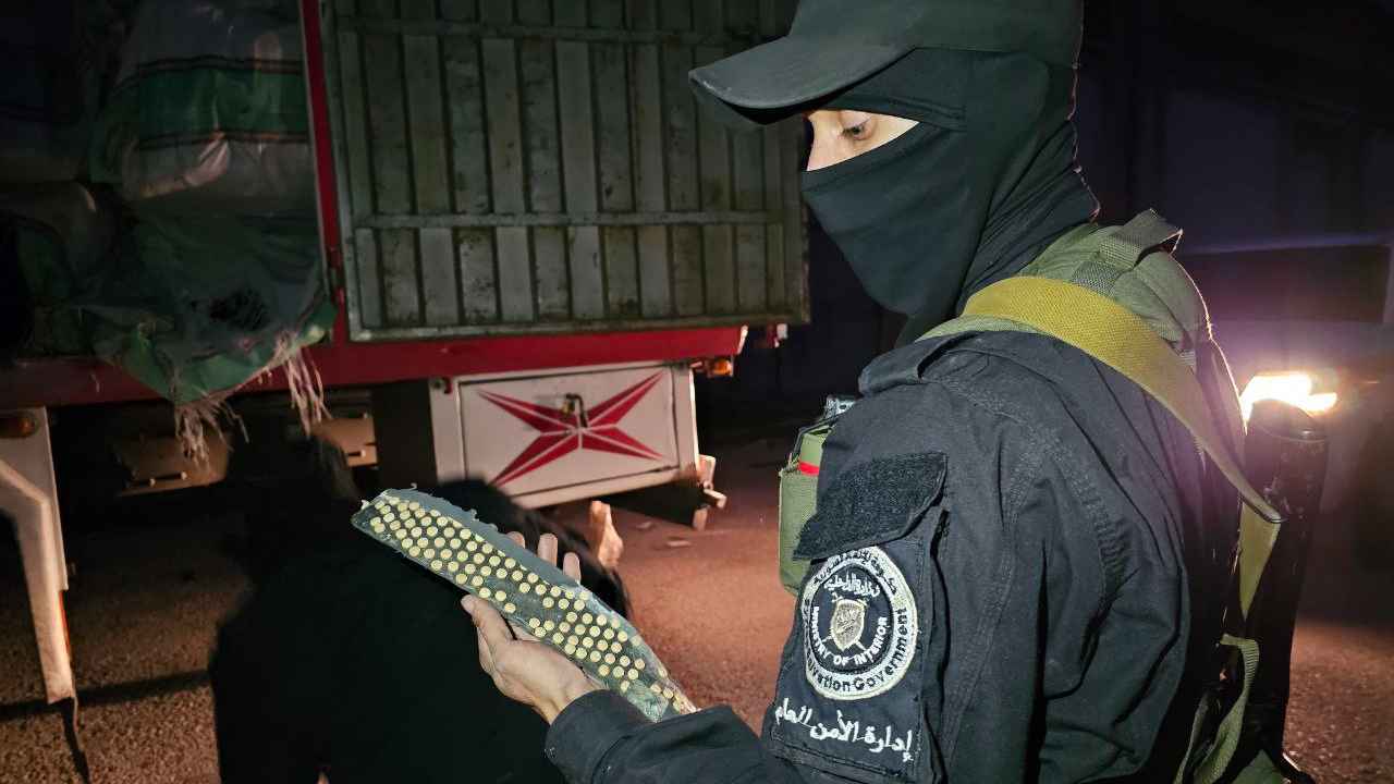 الأمن السوري يكشف خدعة نظام الأسد "الخبيثة" لتعليب "الكبتاغون" (صور)